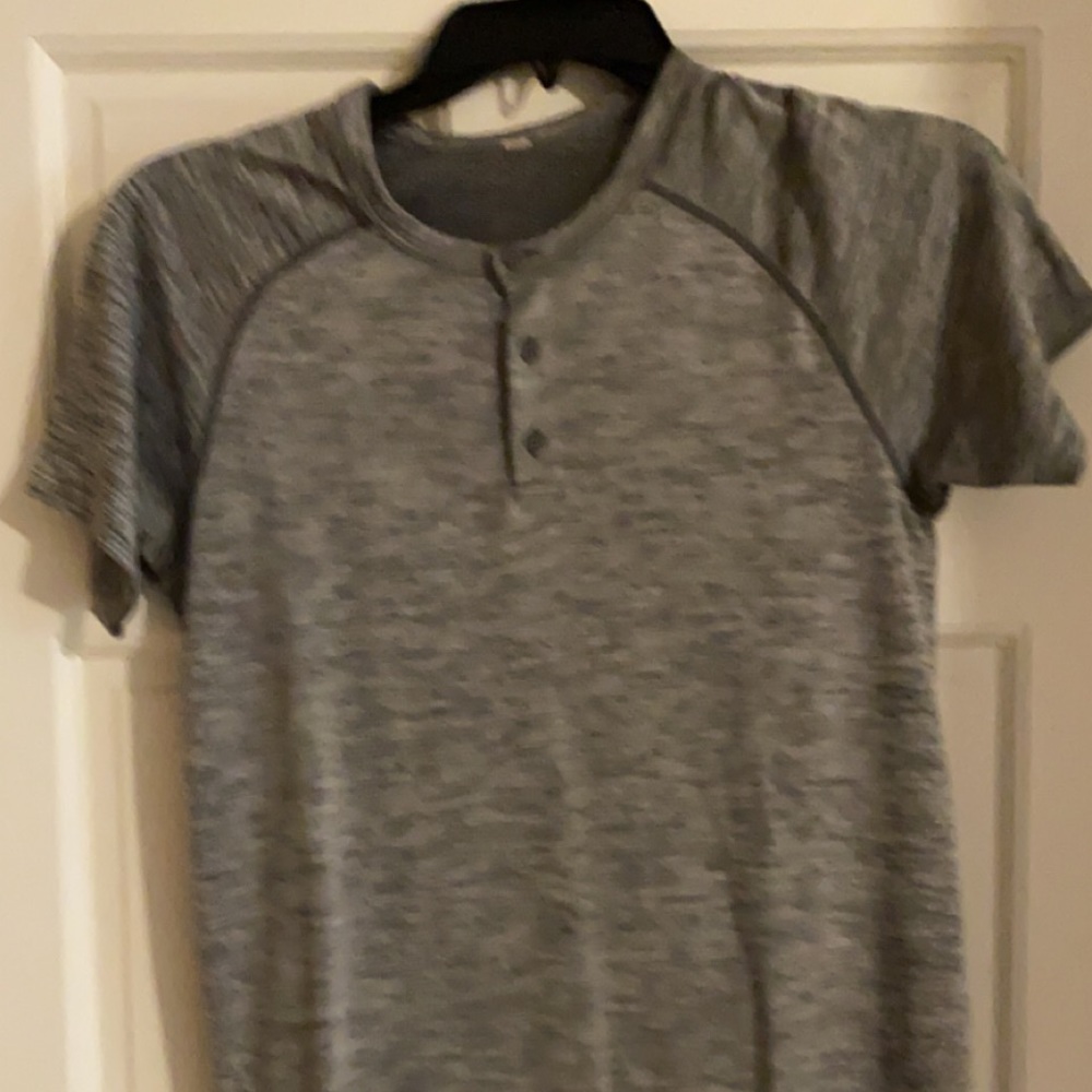 Men’s Lululemon Top size extra small